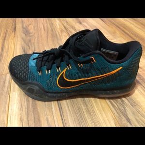 Kobe Men’s Elite Size 8 Atomic Teal